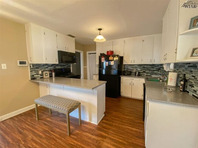 Foto del edificio - 3112 Barrett Pl