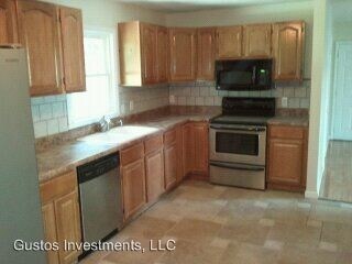Foto del edificio - 7828 Cliffdale Rd