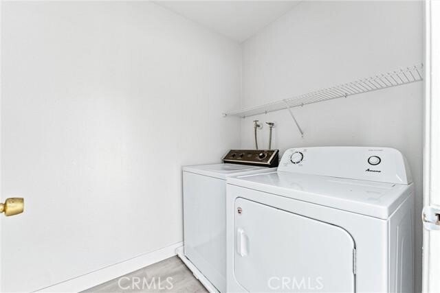 Foto del edificio - 21934 Lakeland Ave