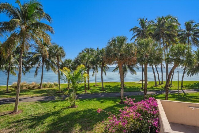 Foto del edificio - 1 Grove Isle Dr