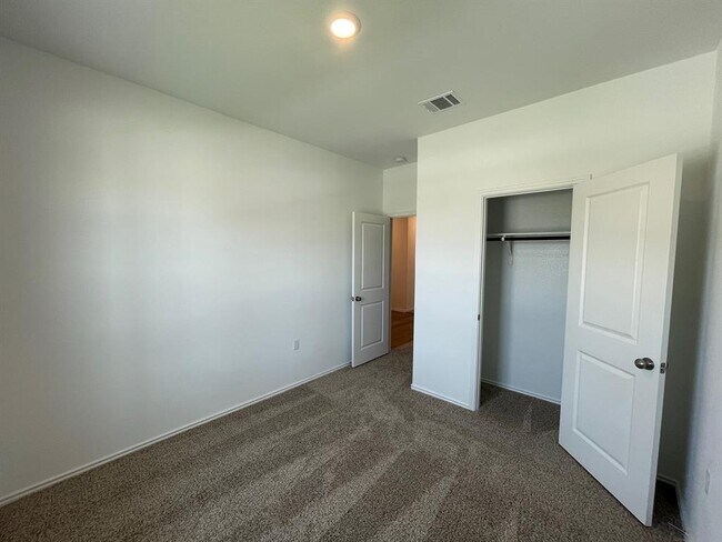Building Photo - 2708 Louris Ln
