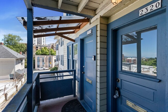 Building Photo - 1 Bedroom close to SW! Pets Ok! Walking di...