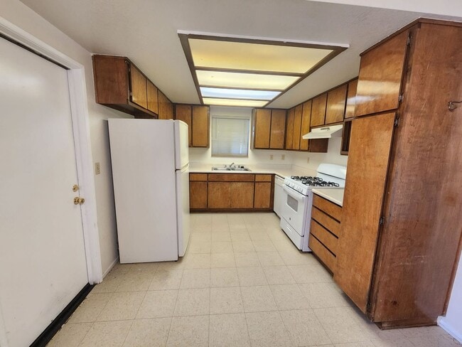 Building Photo - 6176 Abronia Ave