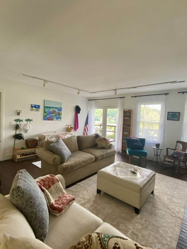 Building Photo - 4 Candlewood Knolls Rd