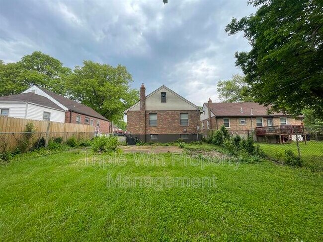 Building Photo - 6918 Etzel Ave