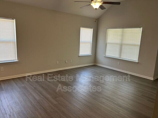 Foto del edificio - 156 Meadowbrooke Dr