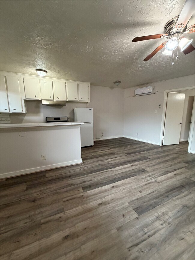Foto del edificio - 4811 Oakland St