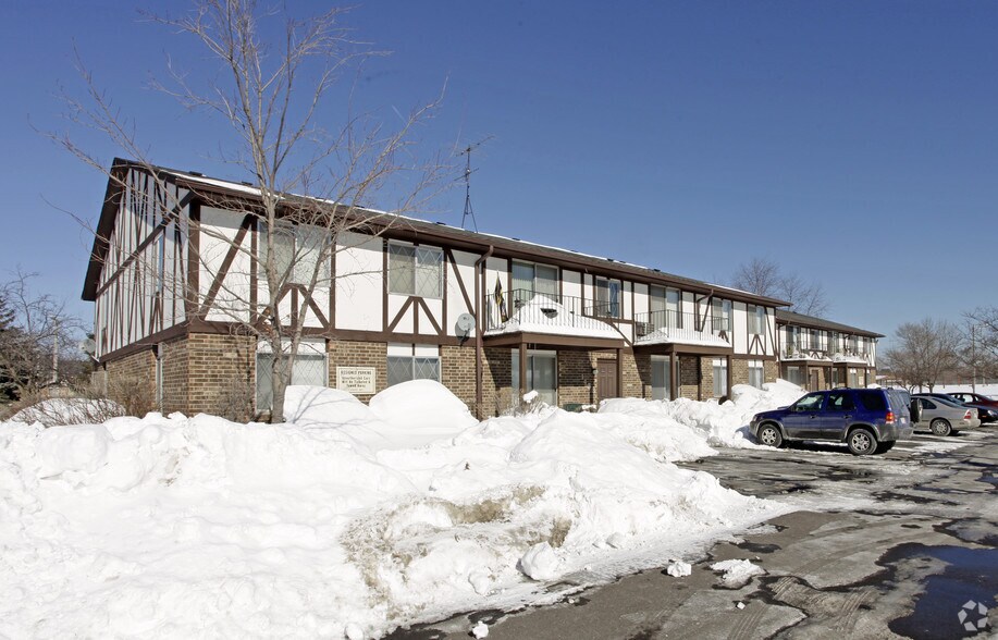 Camelot Apartments Rentals Kenosha, WI