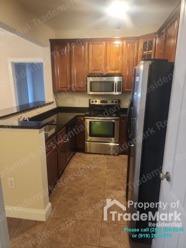 Building Photo - Lovely Condo