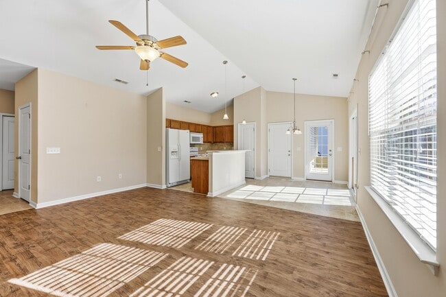 Building Photo - 292 Oak Crest Cir