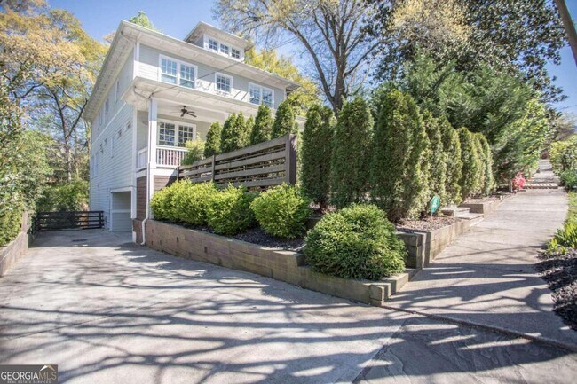 Foto del edificio - 295 Mathews Ave NE