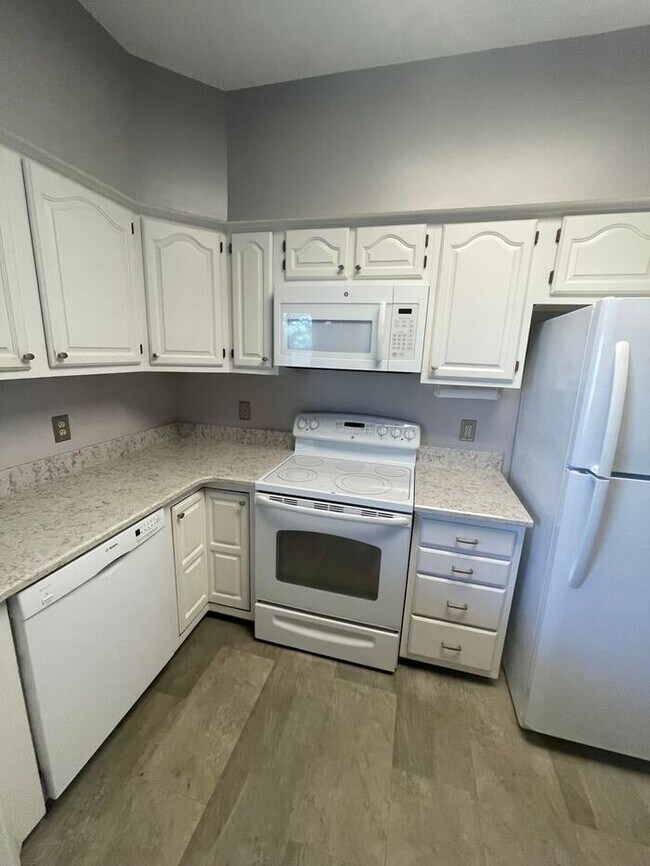 Building Photo - Burton Hills Condo in Green Hills