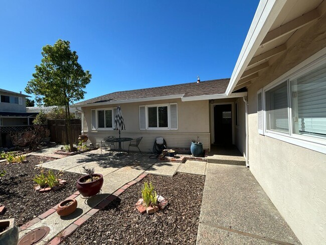 Foto del edificio - CAMBRIAN - Single level home with newly up...