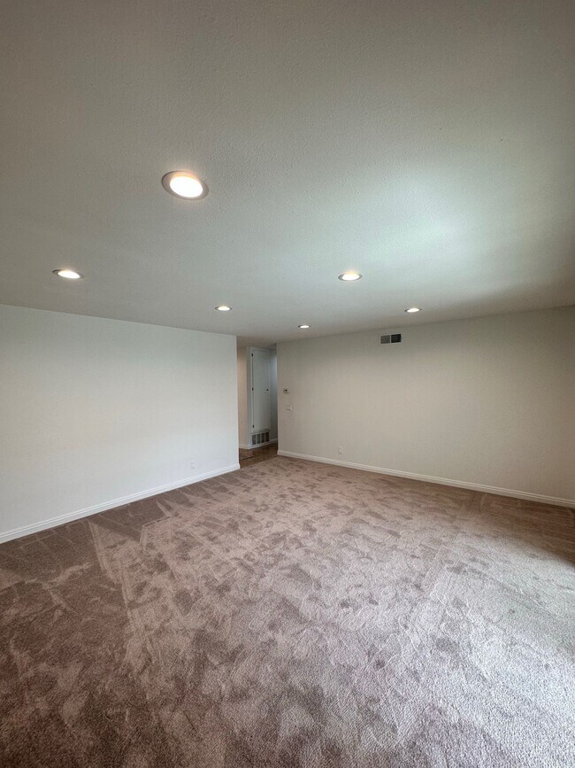 Building Photo - 10474 Crane Cir
