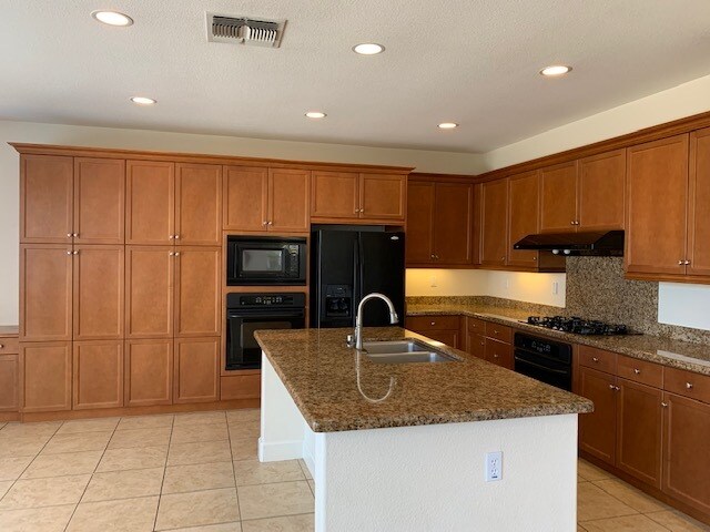 Building Photo - 8178 Damico Dr