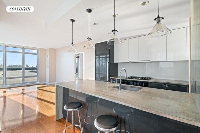 Building Photo - 2 Northside Piers