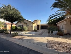 Building Photo - 885 E Cherry Hills Dr