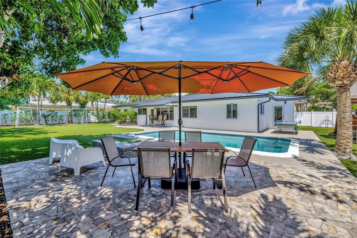 Foto principal - 2506 NE 30th St