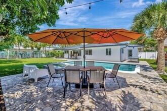 Building Photo - 2506 NE 30th St