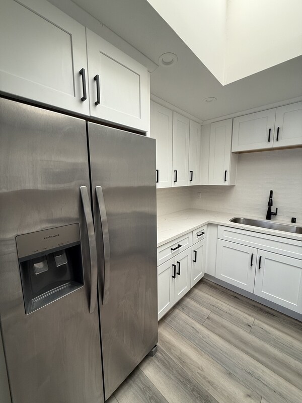 Foto del edificio - 7629 Girard Ave