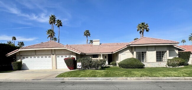 Foto del edificio - AVAILABLE NOW! 3 Bedroom 2.5 Bathroom Home...