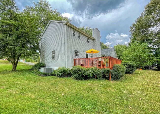 side view - 2115 Bishops Bridge Rd