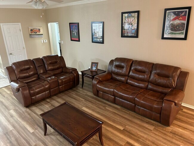 Foto del edificio - 3226 Whittle Way