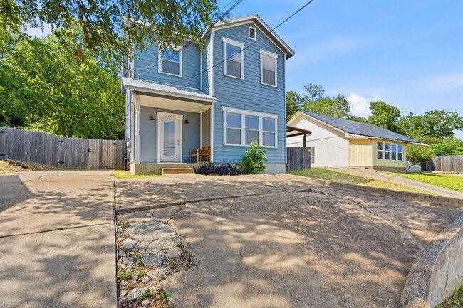 Foto del edificio - 2720 Oak Springs Dr