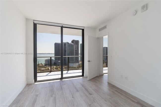 Foto del edificio - 1 br, 1.5 bath Condo - 121 NE 34th St Midt...