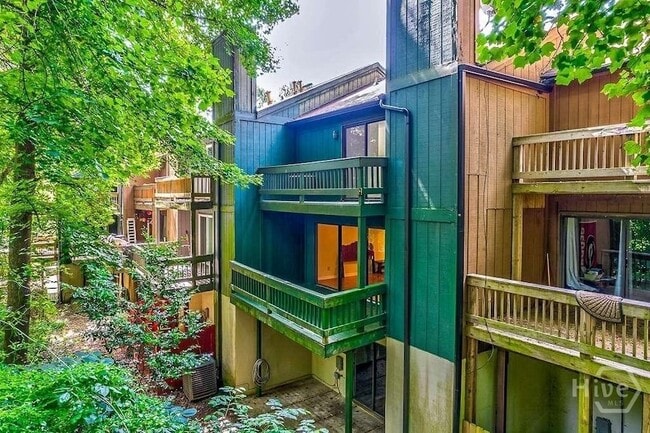 Building Photo - 108 Fernbanks Ct