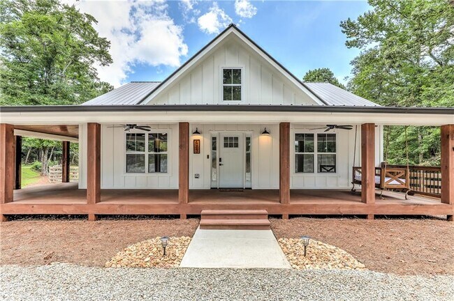 Building Photo - 623 Sweetwater Creek Dr