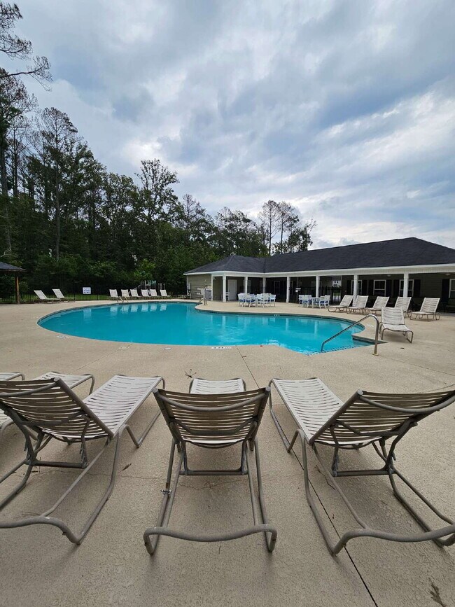 Building Photo - Luxury Townhouse in Richmond Hill.  Get Bu...