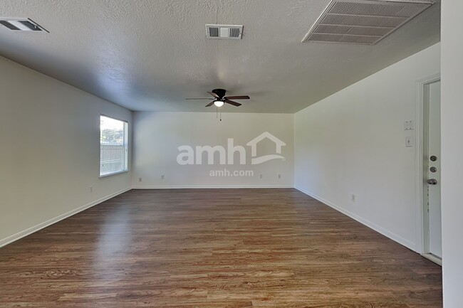 Building Photo - 5349 Yale Dr