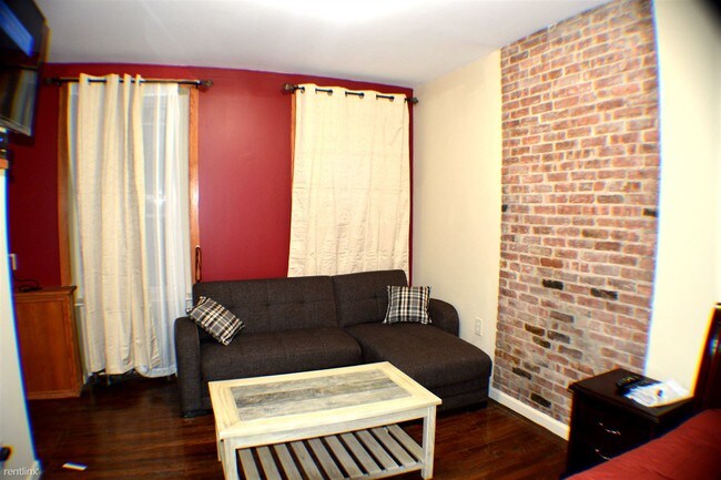 Building Photo - 3818 Crescent St