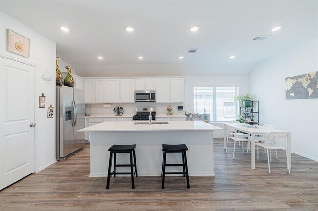 Building Photo - 31535 Beacon Cove Trl