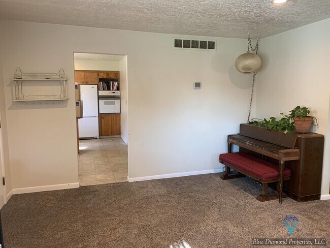 Building Photo - 2821 N Weaver Cir