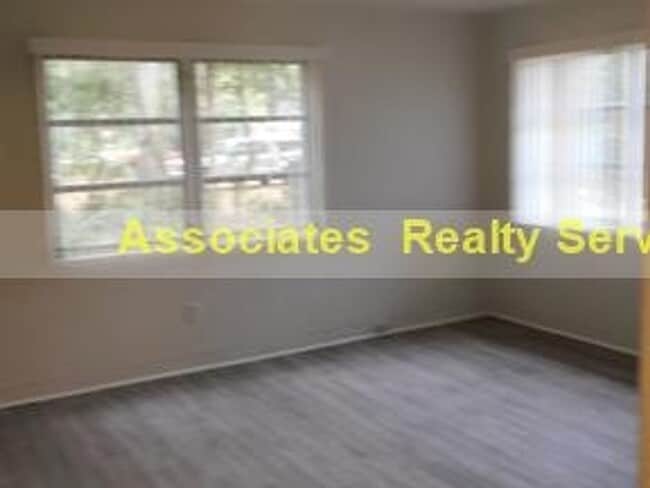 Photo - Adams &amp; Federici-911 &amp; 913 Apartment