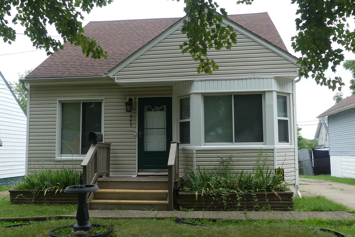 945 Lakewood Blvd, Akron, OH 44314 House Rental in Akron, OH