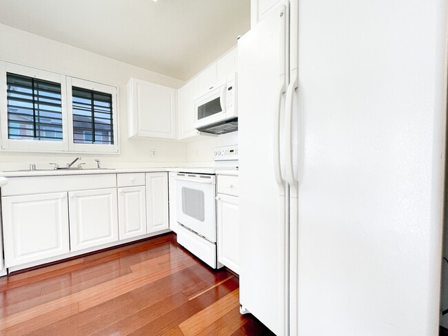 Building Photo - Pet-Friendly Townhouse with Central A/C