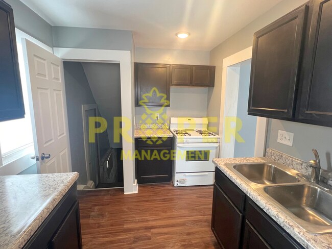 Foto del edificio - 2 bedrooms 1 bathroom house