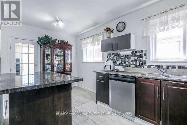 Photo du bâtiment - 648 Brimley Rd