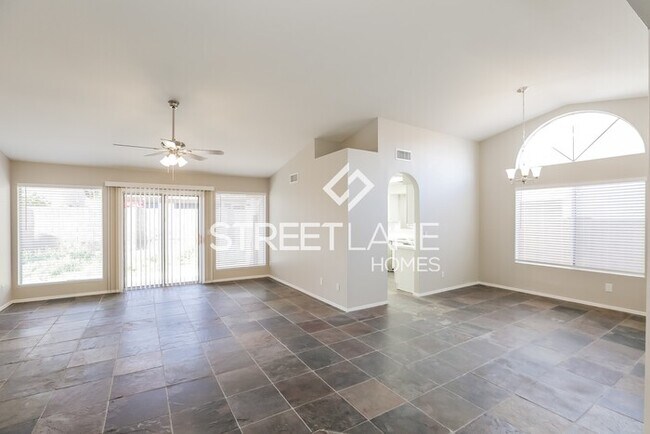 Building Photo - Charming 3 Bedroom in Phoenix!