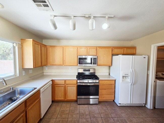 Building Photo - 3 Bed + Loft | 2.5 Bath | 1,946 SF