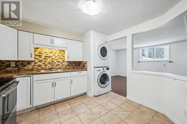 Building Photo - 333-333 Northlake Dr