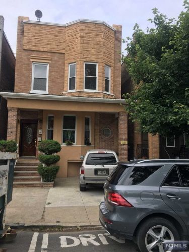 Building Photo - 308 24th St
