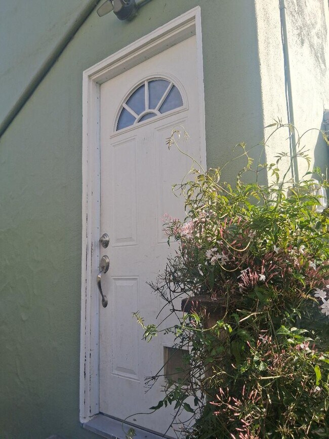 Foto del edificio - 1317 Chanticleer Ave