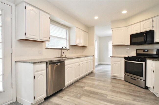 Foto del edificio - 8305 Columbia Falls Dr