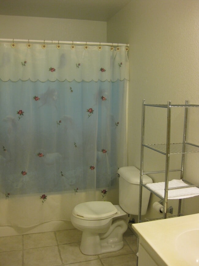 Foto del edificio - 16466 Denhaven Ct