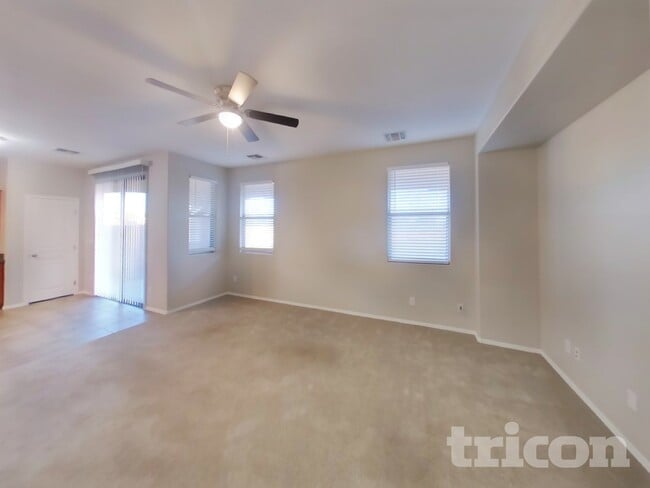 Foto del edificio - 21368 E North Loop