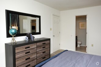 2BR, 1.5BA - 917 SF - Park East Apartments